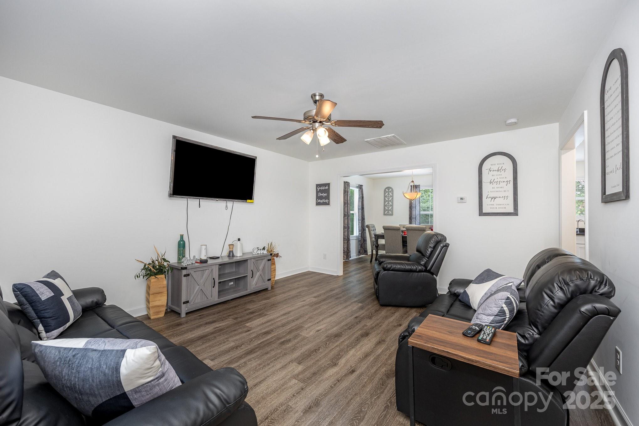 415 Pinecroft Lane Property Photo 7