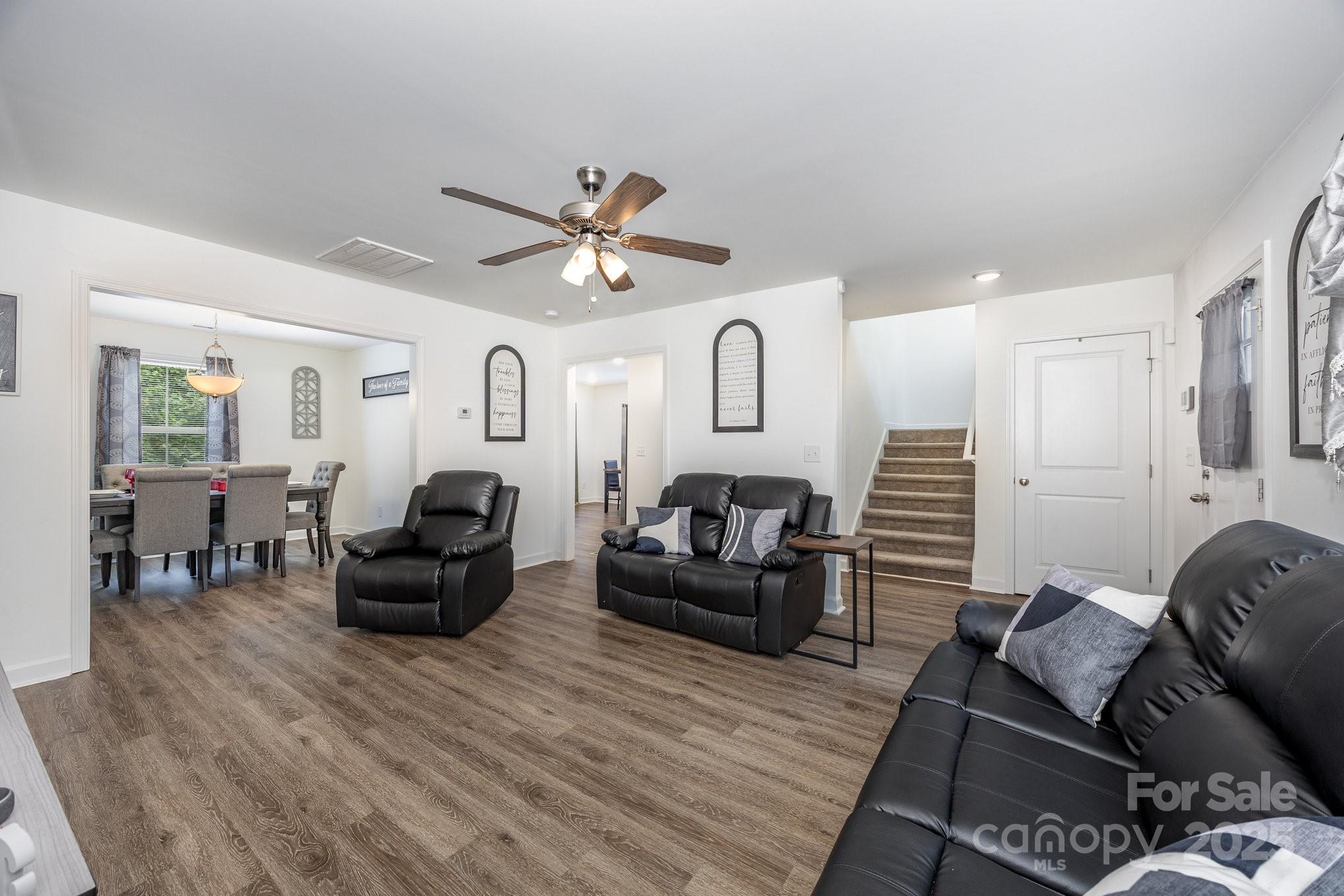 415 Pinecroft Lane Property Photo 8