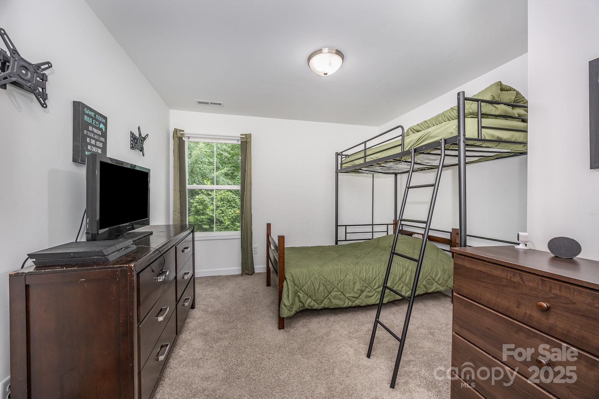 415 Pinecroft Lane Property Photo 12