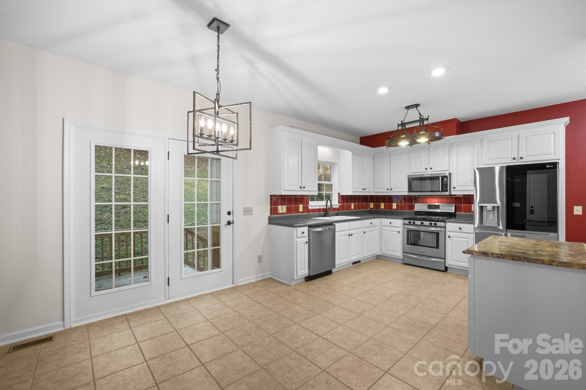 166 Jay Bird Drive Property Photo 11