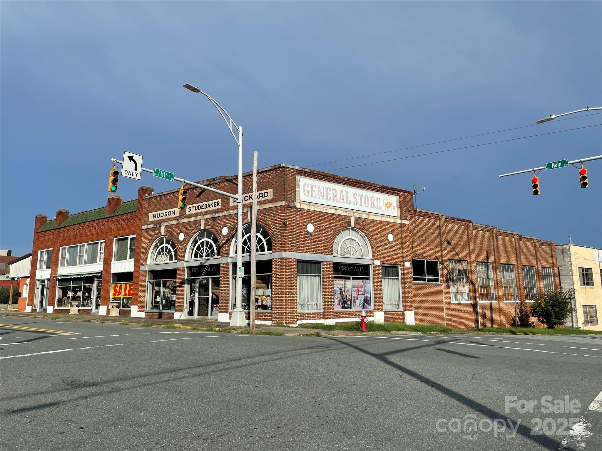 736 S Main Street Property Photo 1