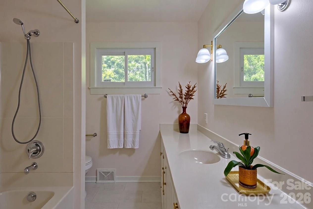 105 Alexander Avenue Property Photo 28