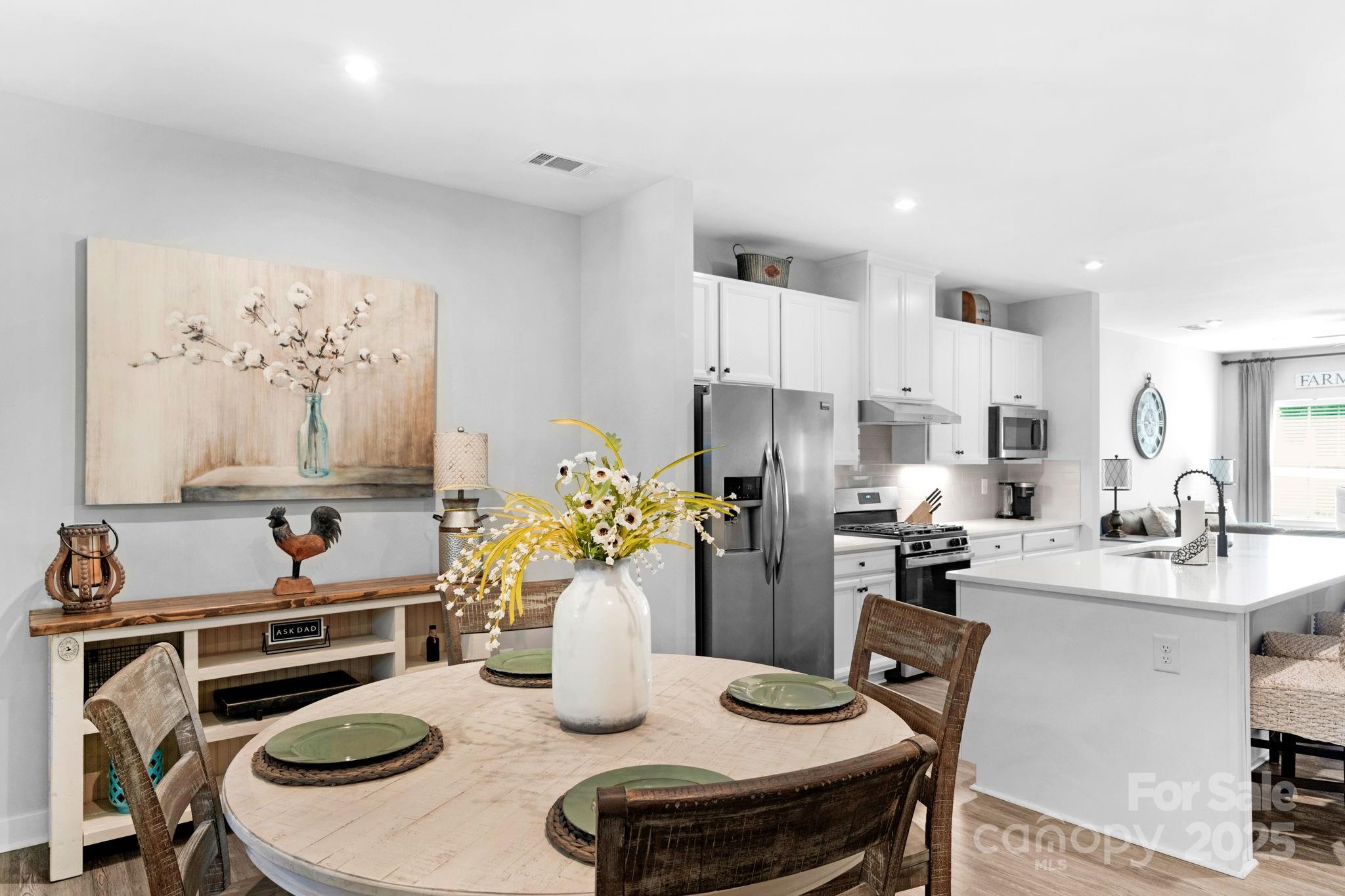 1526 Dennis Austin Lane Property Photo 3