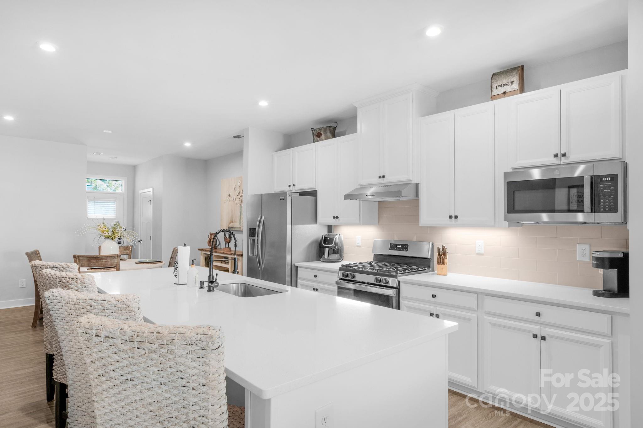 1526 Dennis Austin Lane Property Photo 4