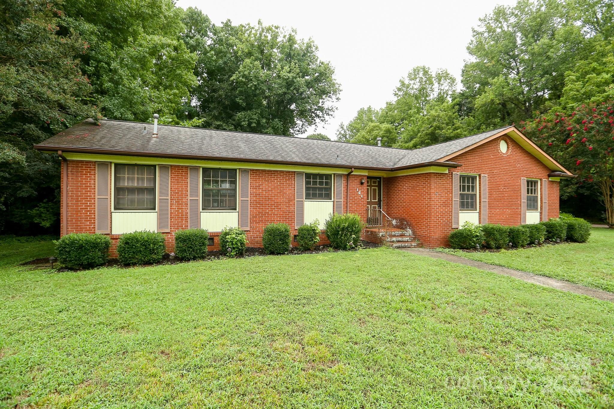 101 Hemlock Drive Property Photo 2