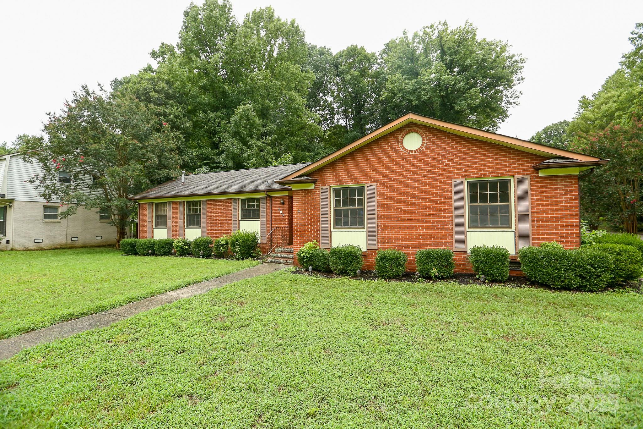 101 Hemlock Drive Property Photo 3