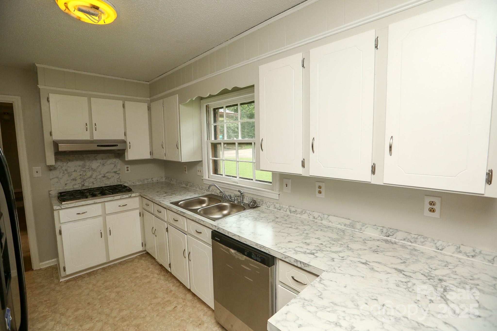 101 Hemlock Drive Property Photo 8