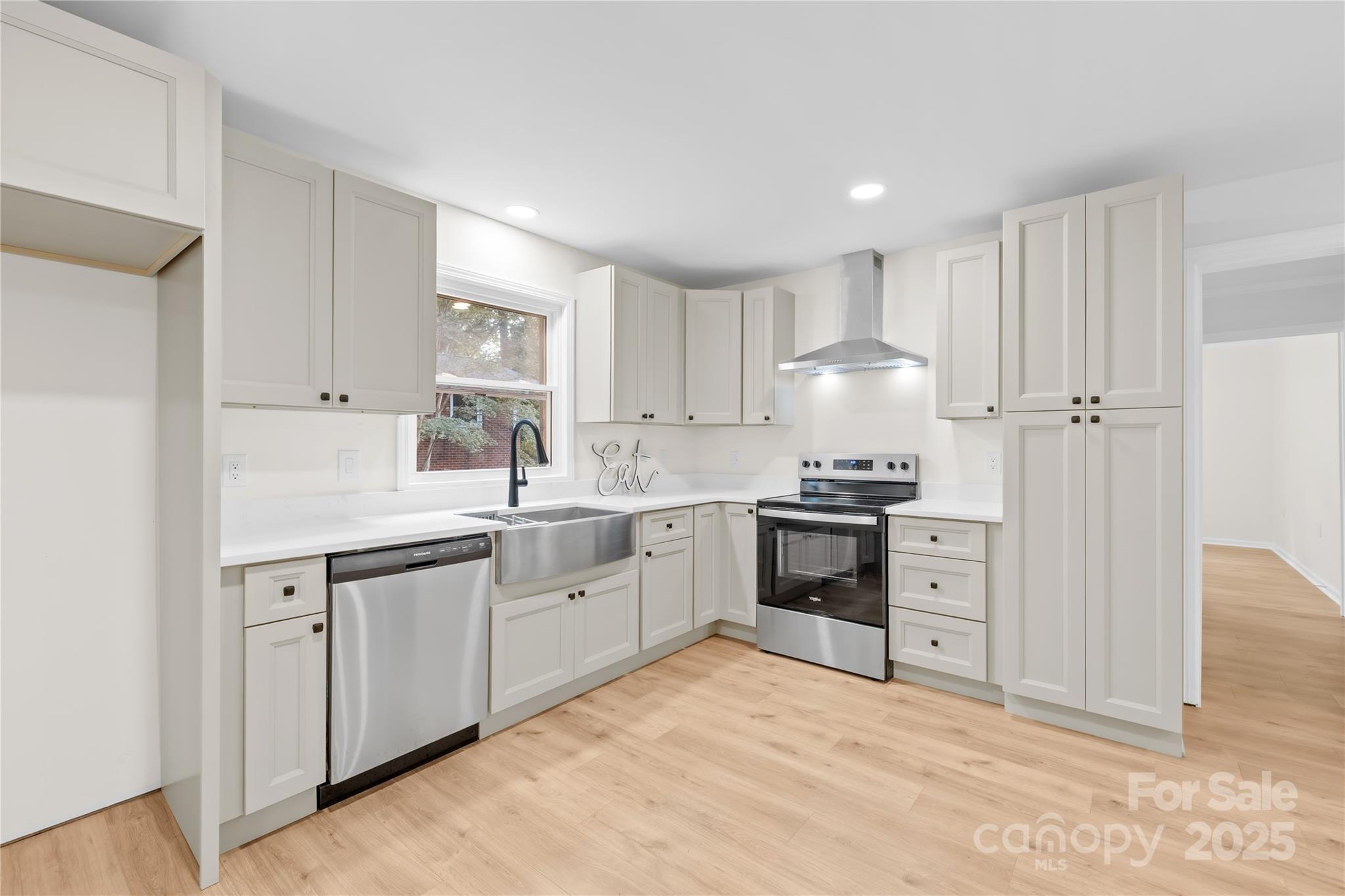 1120 Crestview Avenue Property Photo 3