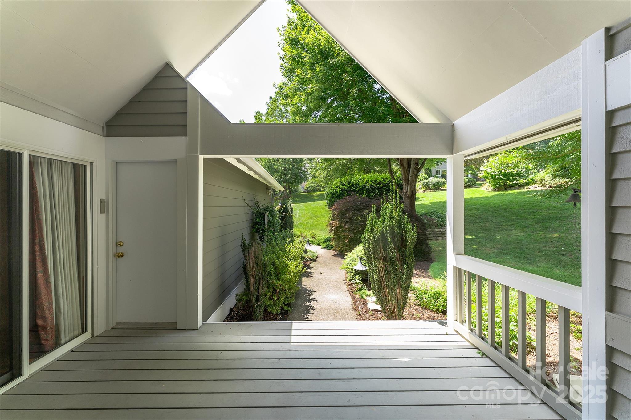 144 Overlook Drive Property Photo 8