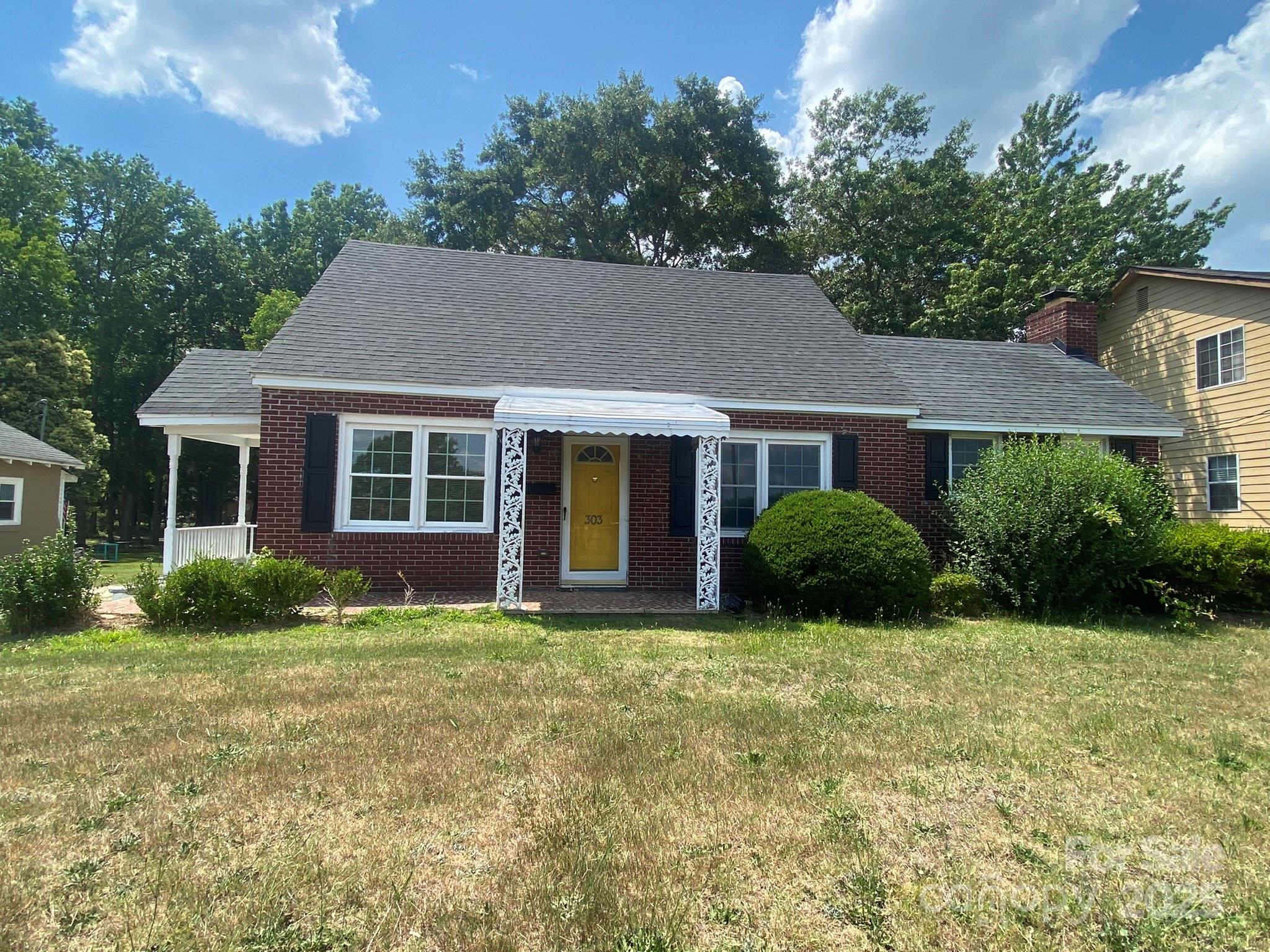303 Mobley Street Property Photo