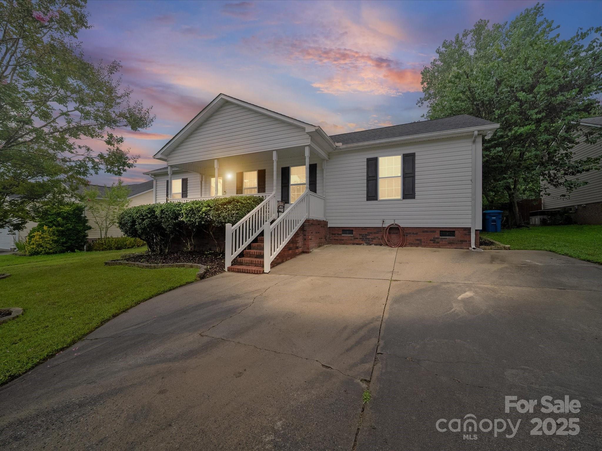 640 Loch Lomond Circle Property Photo 1