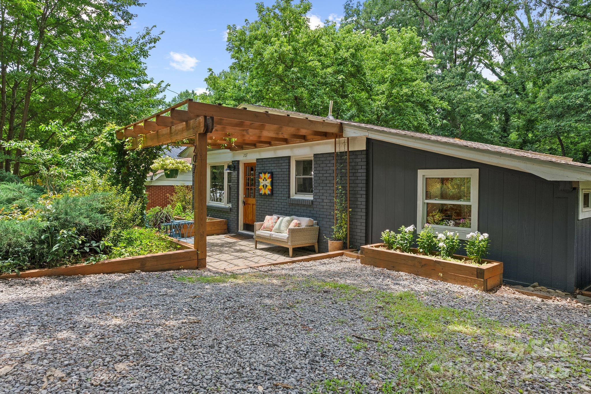 207 S Oconeechee Avenue Property Photo 1
