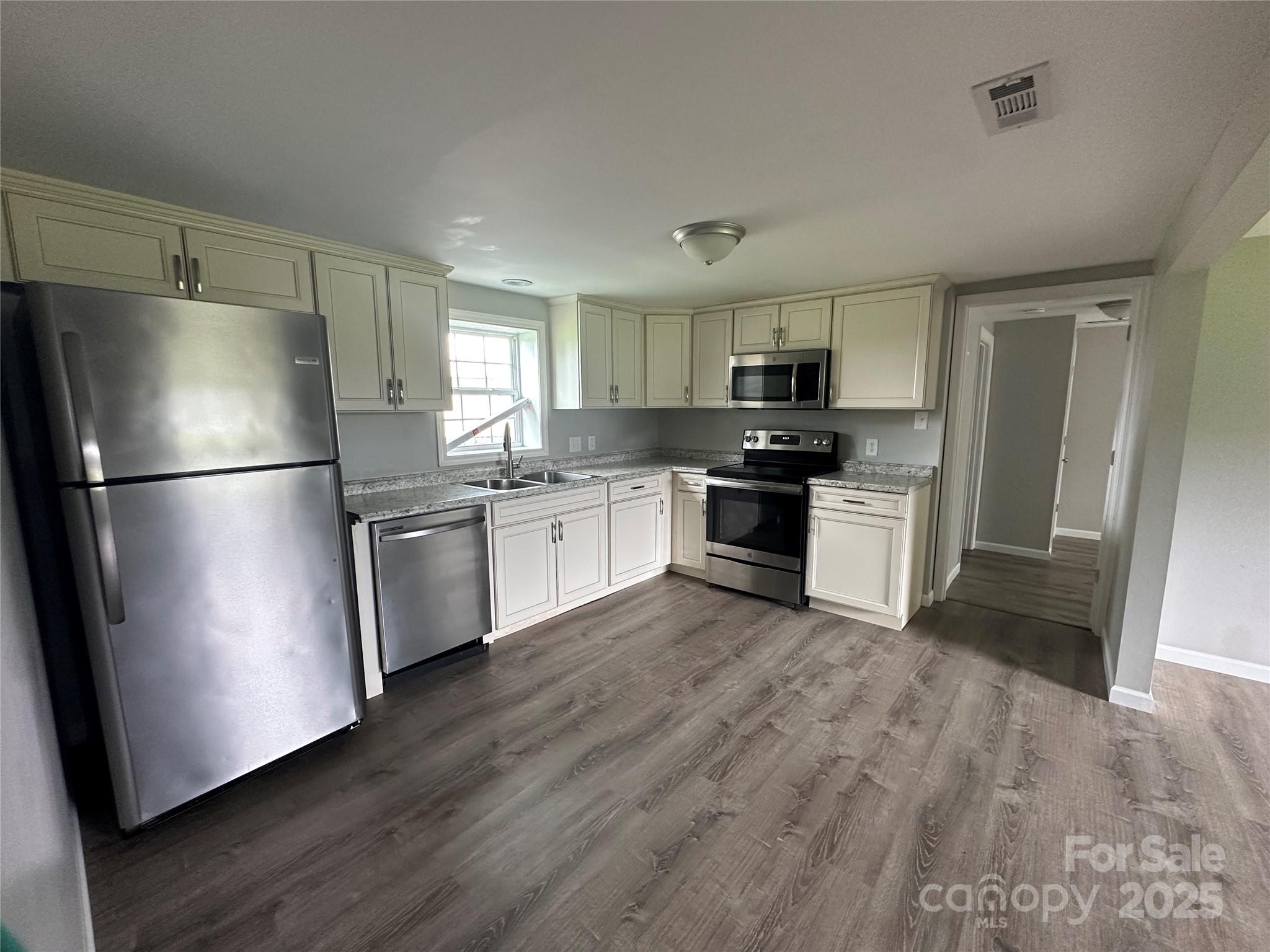 2387 Peeler Road Property Photo 3