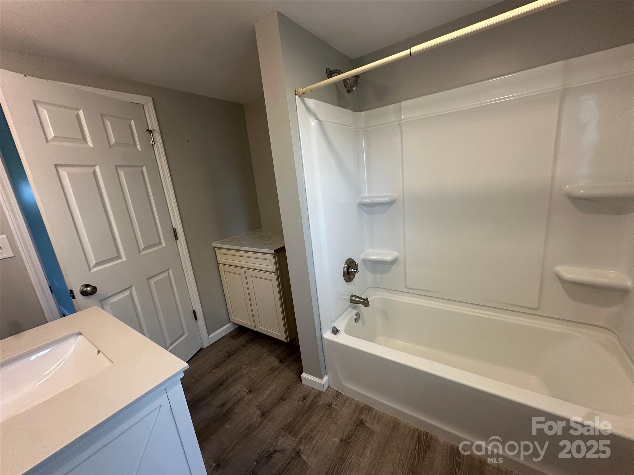 2387 Peeler Road Property Photo 7