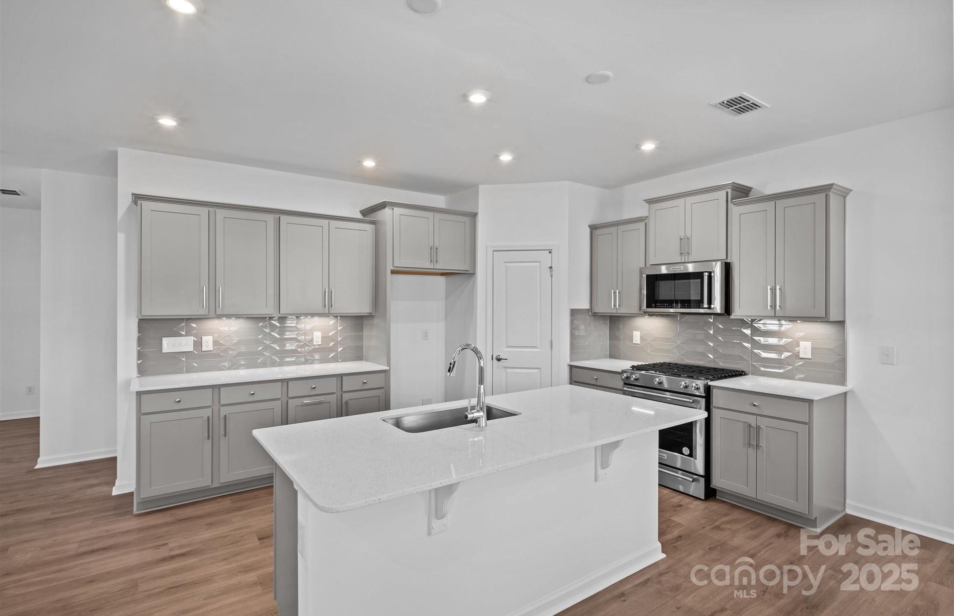 11501 Glasden Road 518 Property Photo 10