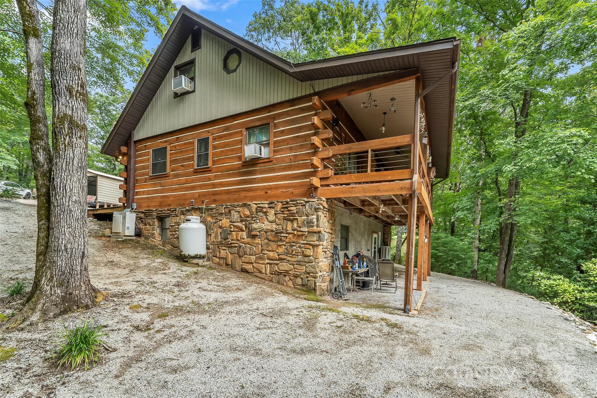 653 Lakeview Drive Property Photo 1