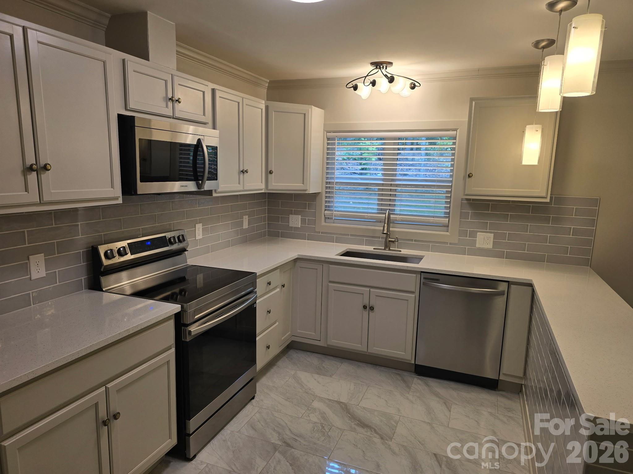 126 Sunset Drive Property Photo 9