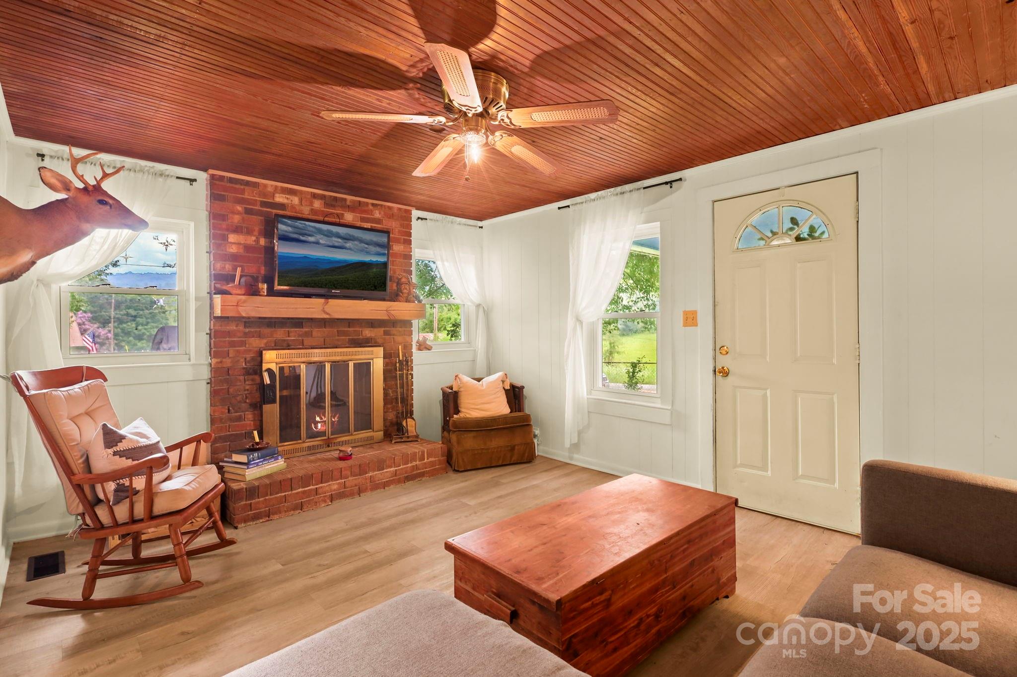 3570 Hollywood Ridge Road Property Photo 3