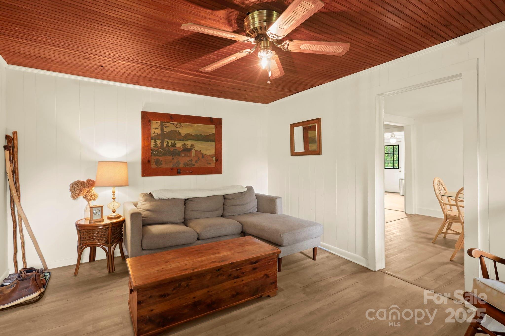 3570 Hollywood Ridge Road Property Photo 5