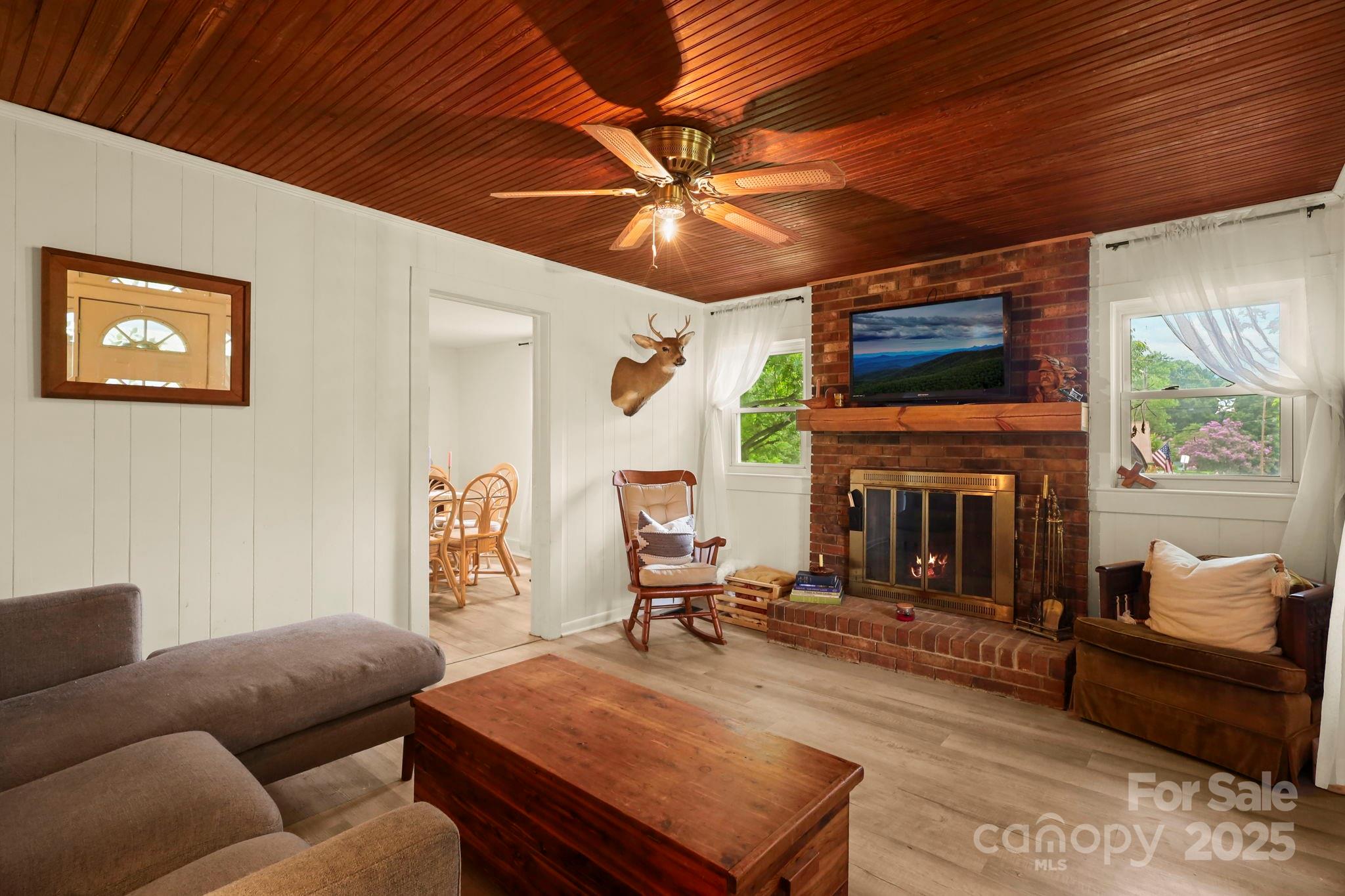 3570 Hollywood Ridge Road Property Photo 6