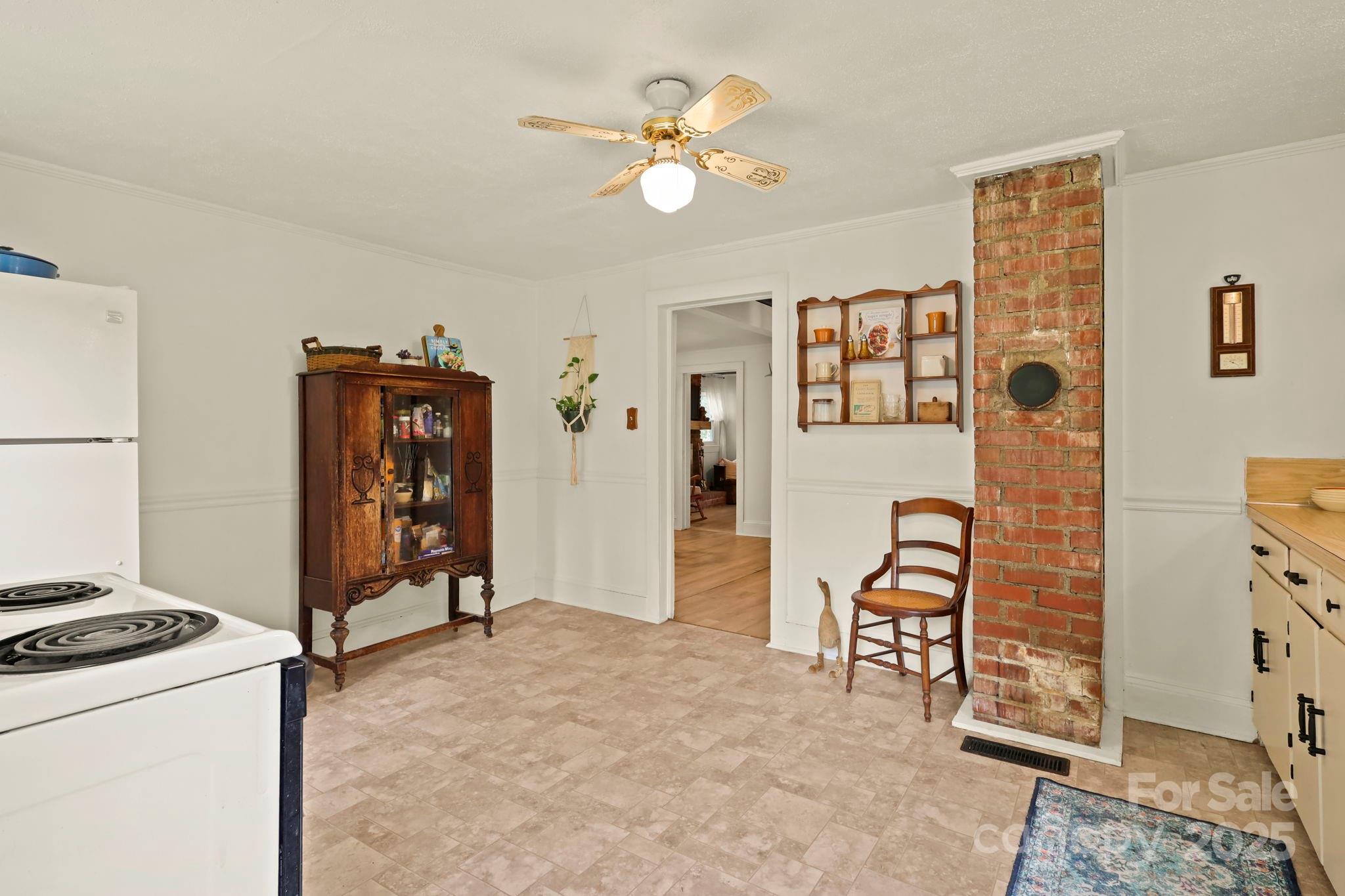 3570 Hollywood Ridge Road Property Photo 11