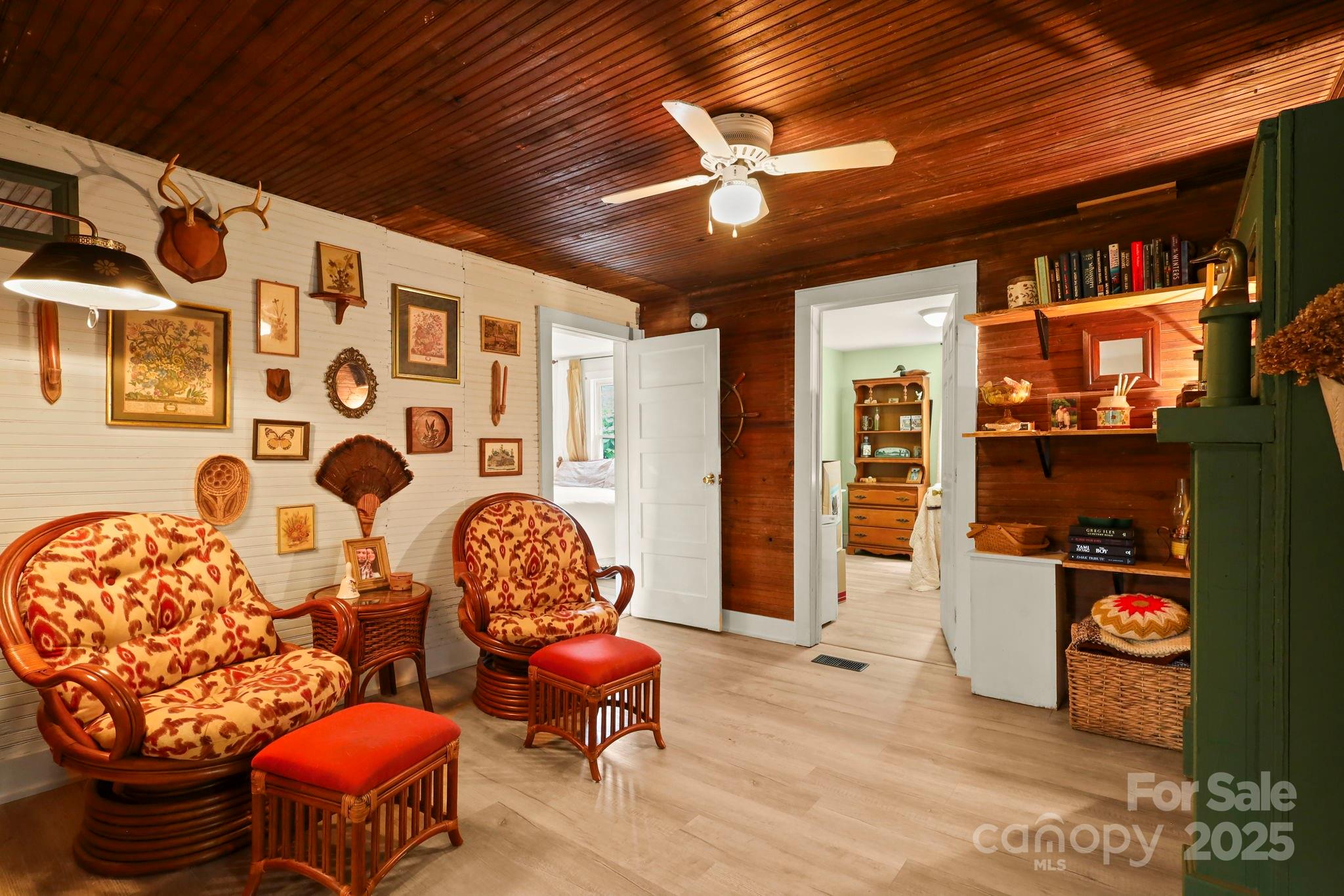 3570 Hollywood Ridge Road Property Photo 14