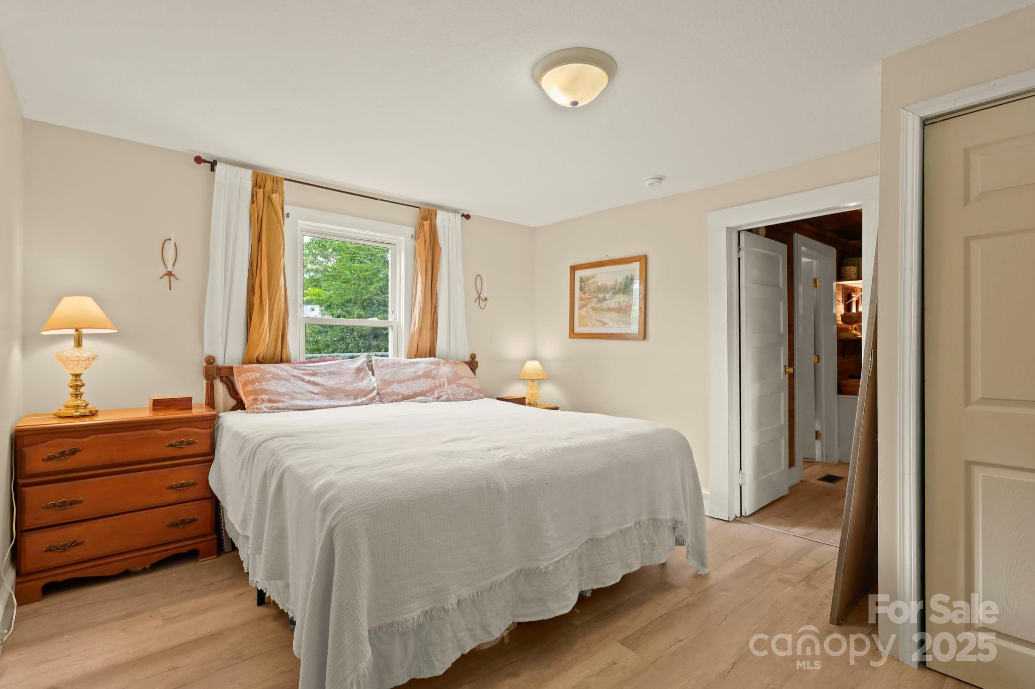 3570 Hollywood Ridge Road Property Photo 15