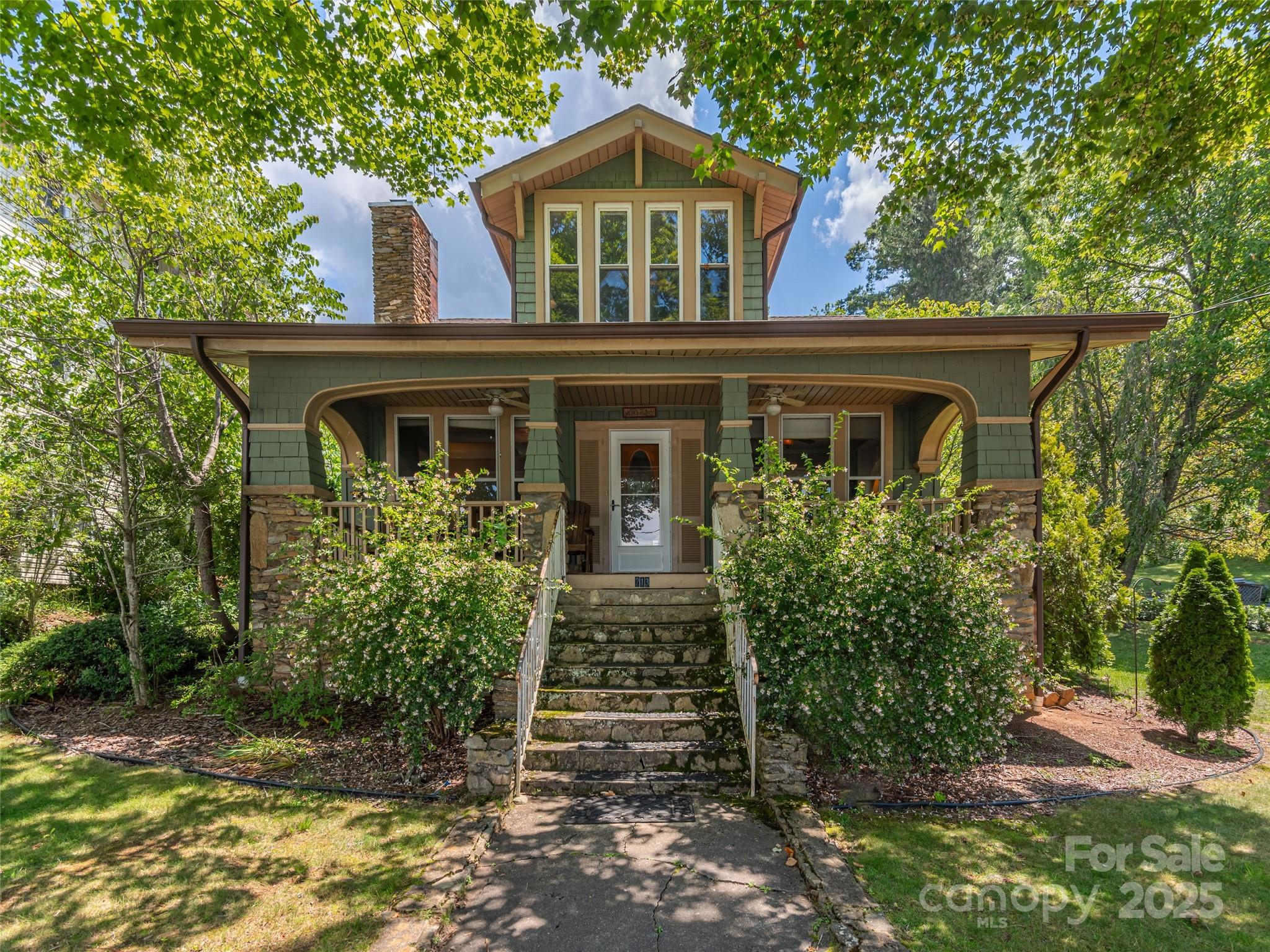213 Chapel Drive Property Photo 1