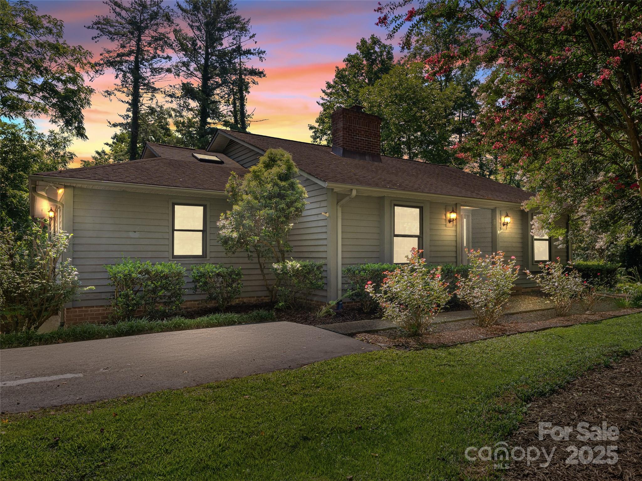 114 Kenwood Drive Property Photo 1