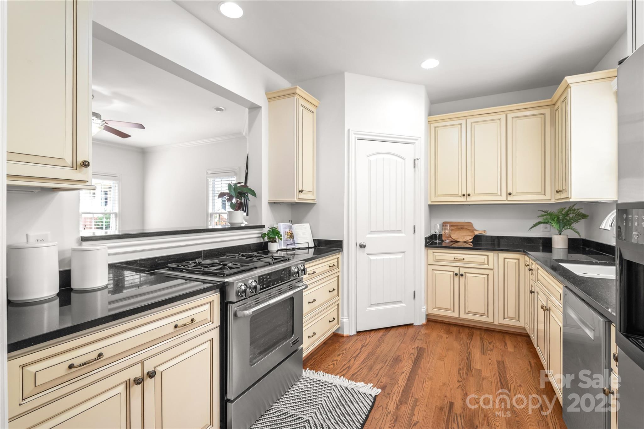 915 Millbrook Road Property Photo 14