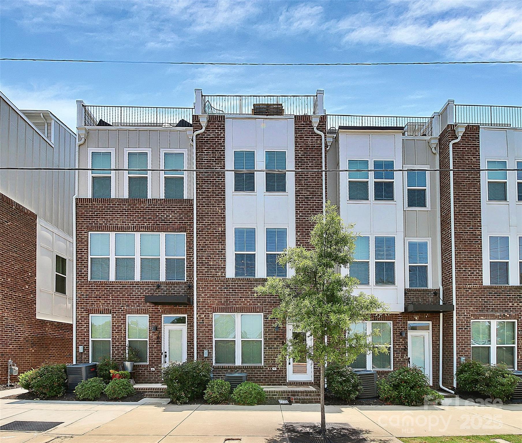 256 Parkwood Avenue Property Photo 1