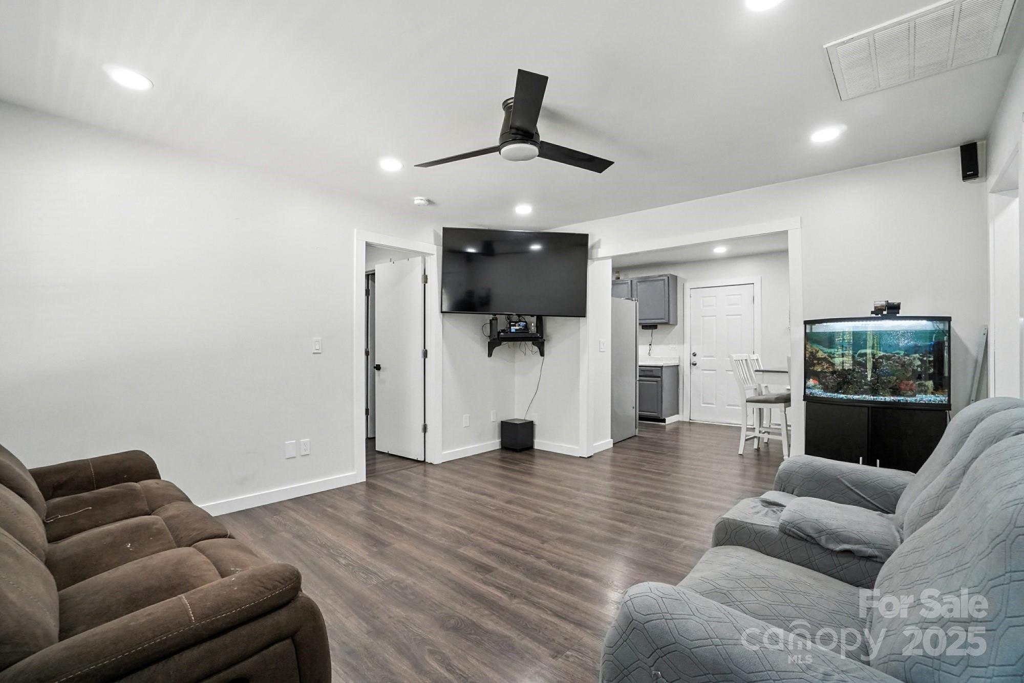 244 E East Avenue Property Photo 4