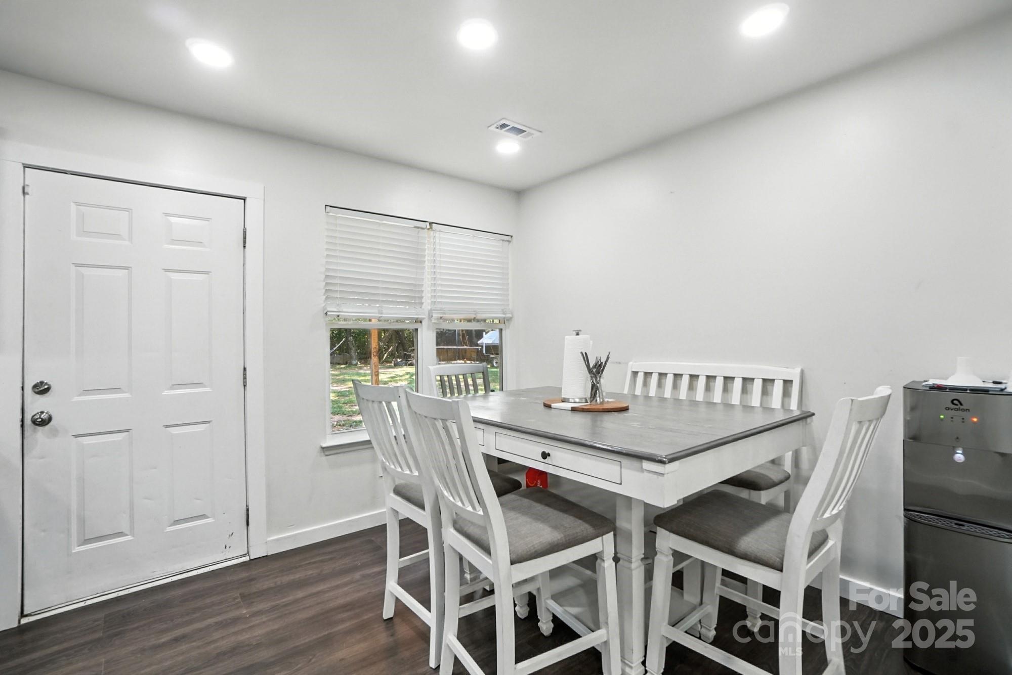 244 E East Avenue Property Photo 6