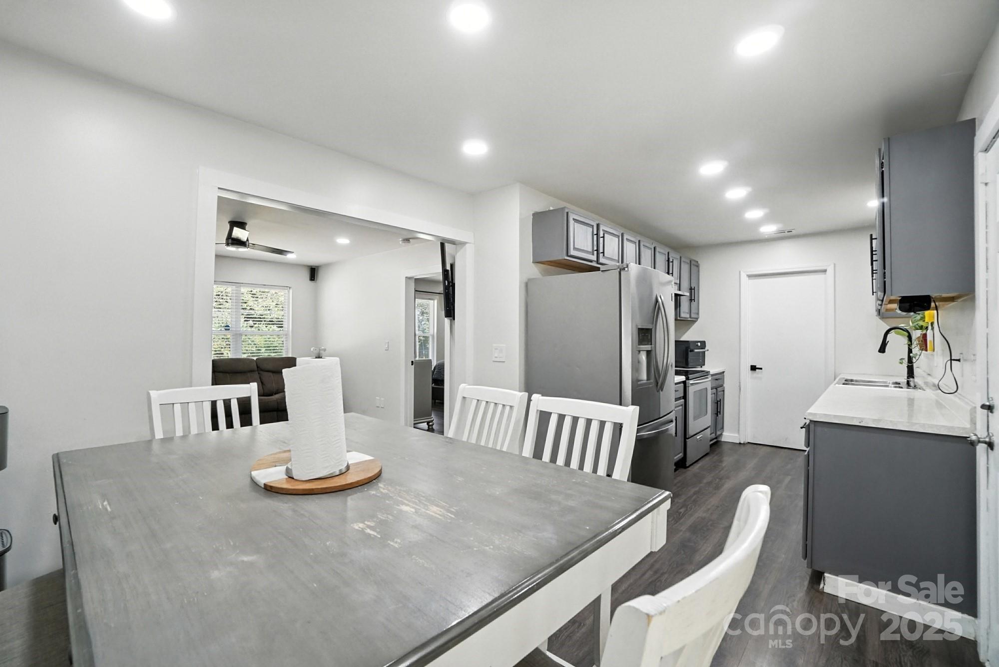 244 E East Avenue Property Photo 8