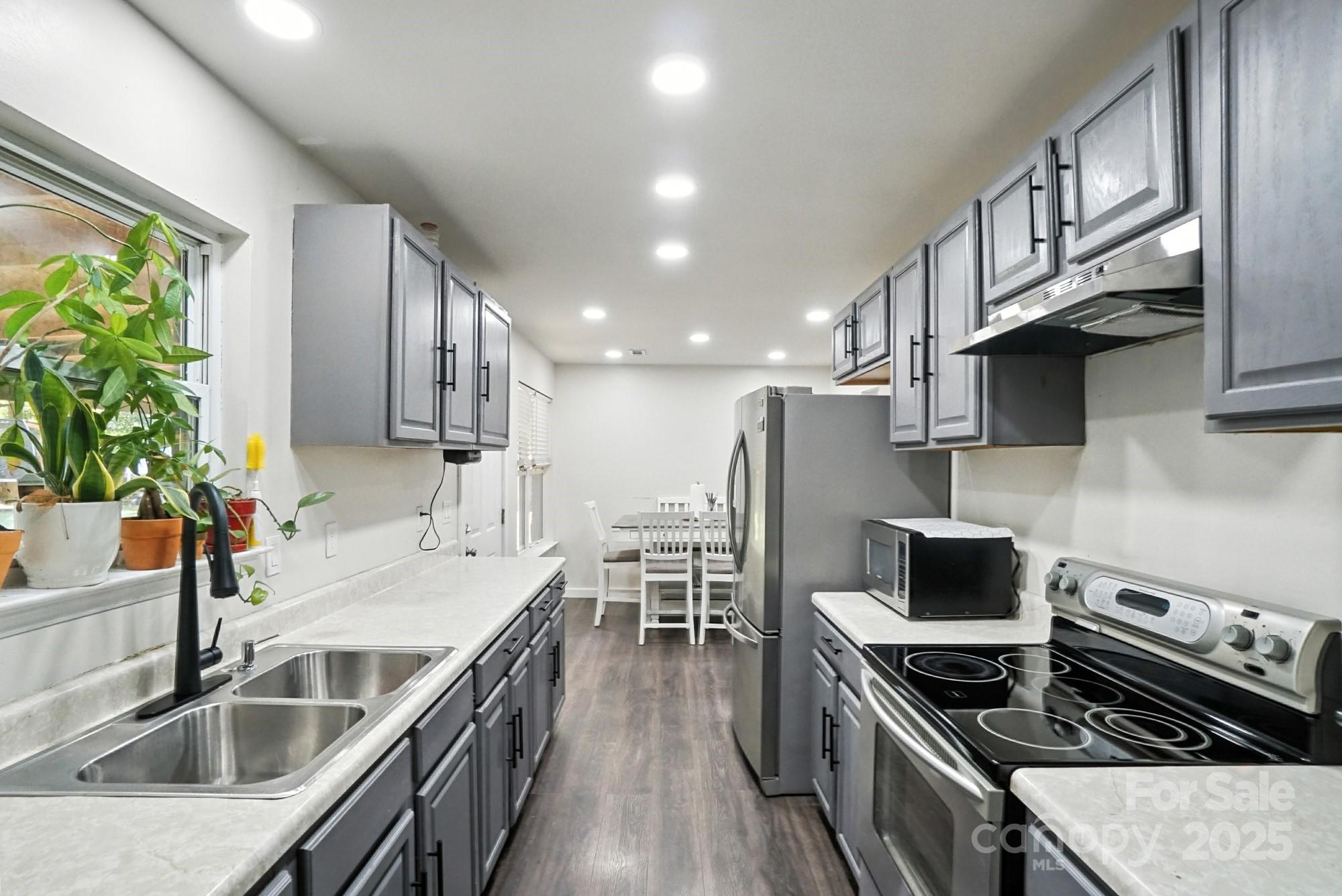 244 E East Avenue Property Photo 10