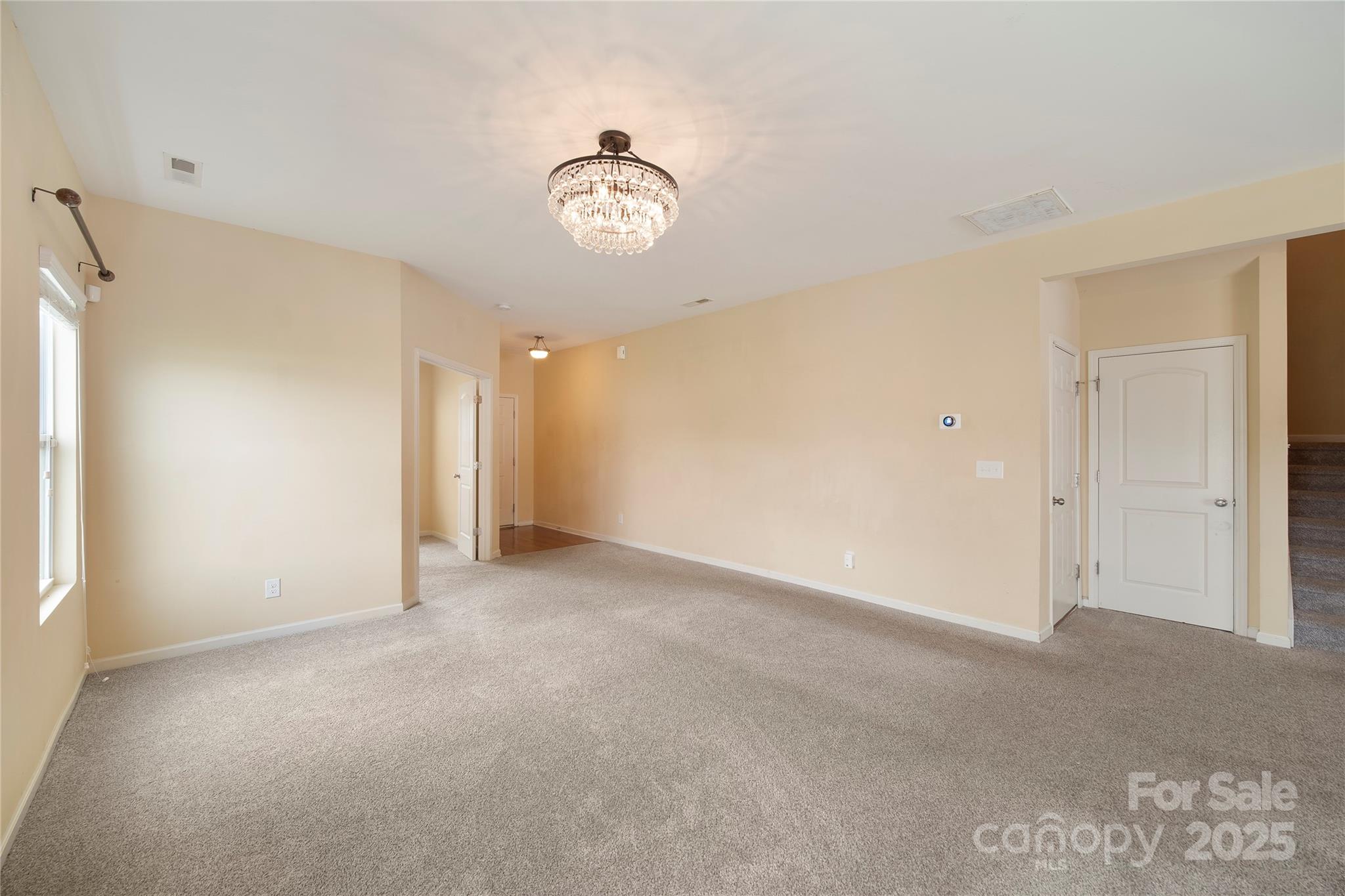 4720 Tradd Circle Property Photo 7