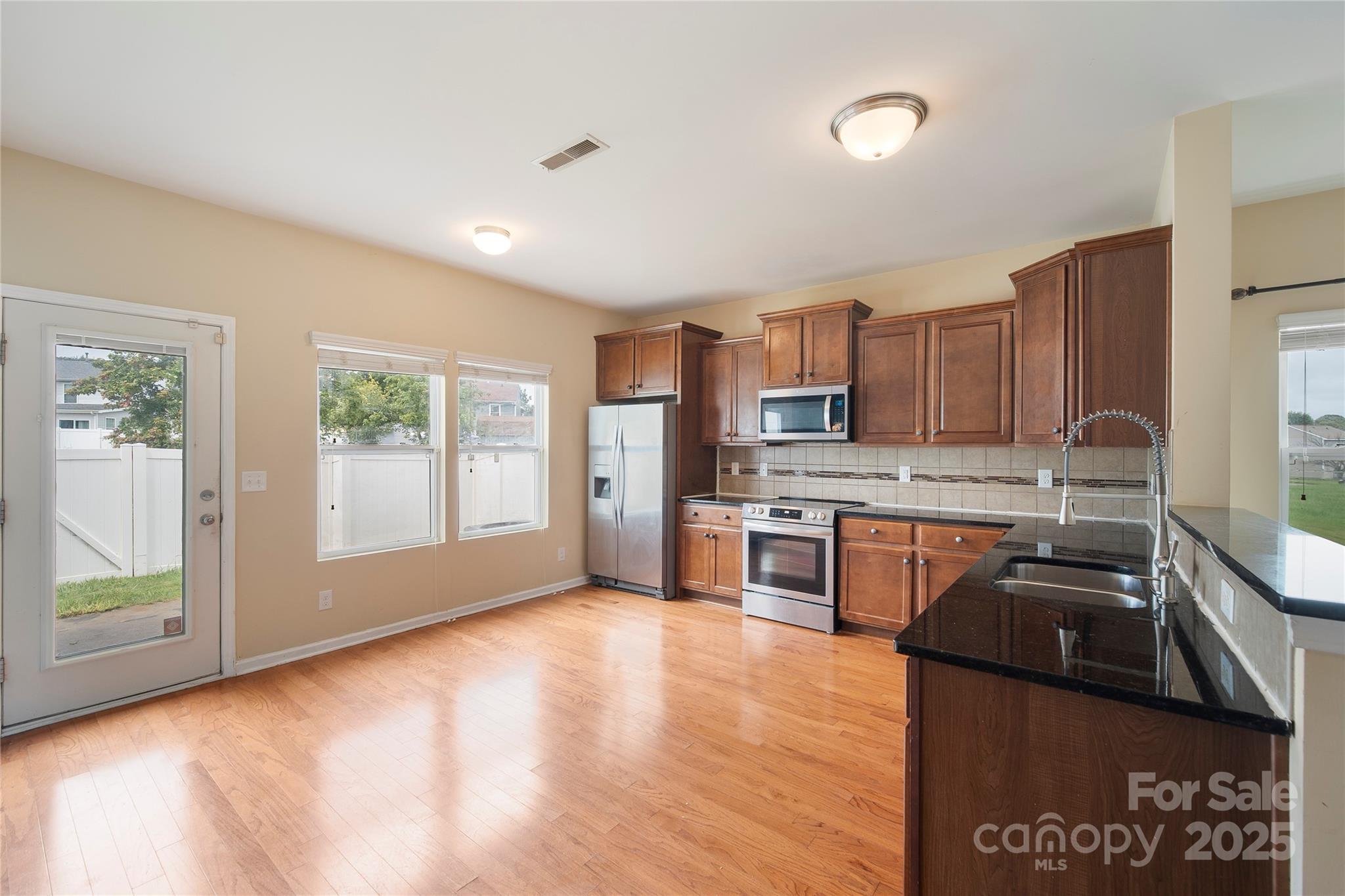 4720 Tradd Circle Property Photo 10