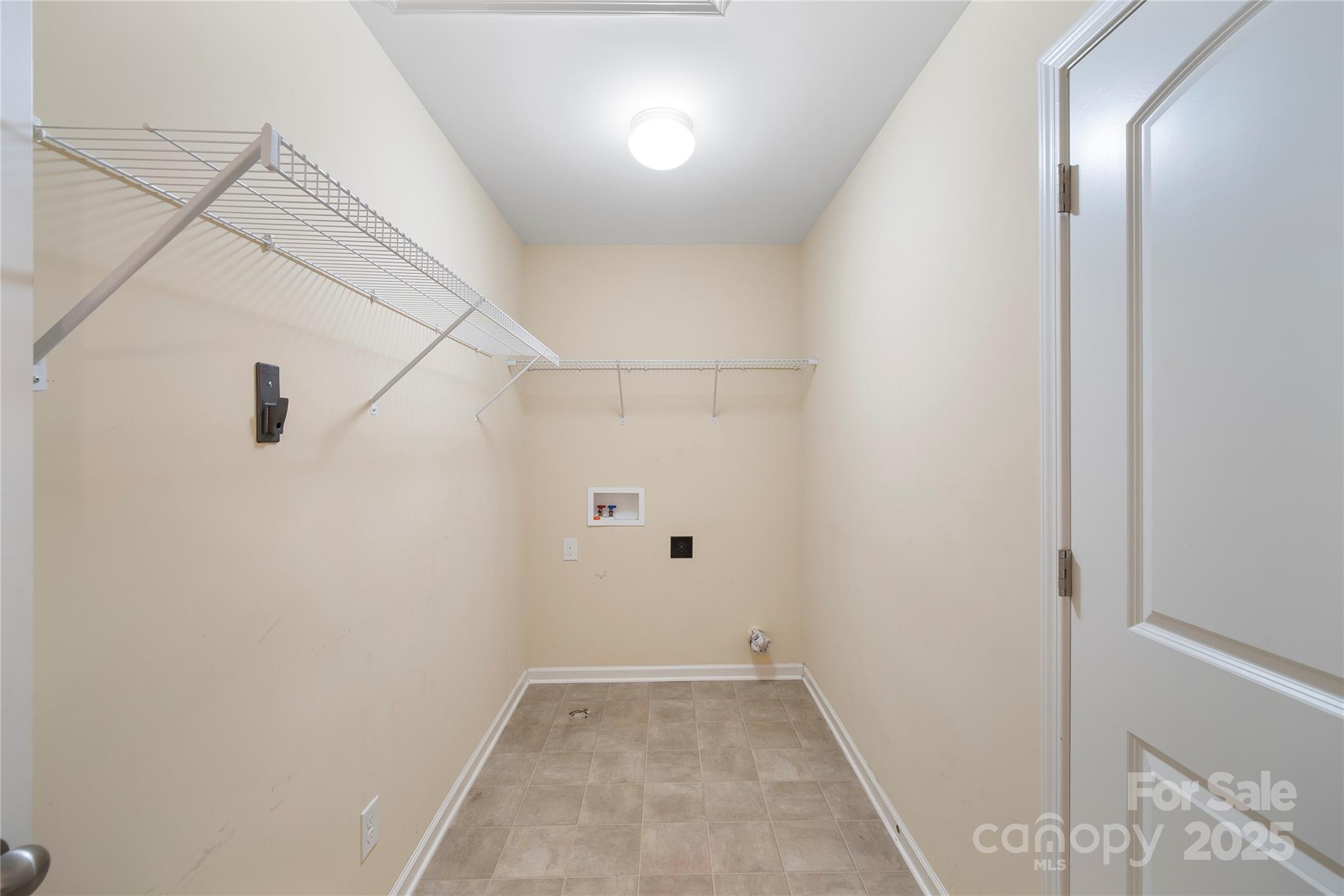 4720 Tradd Circle Property Photo 18