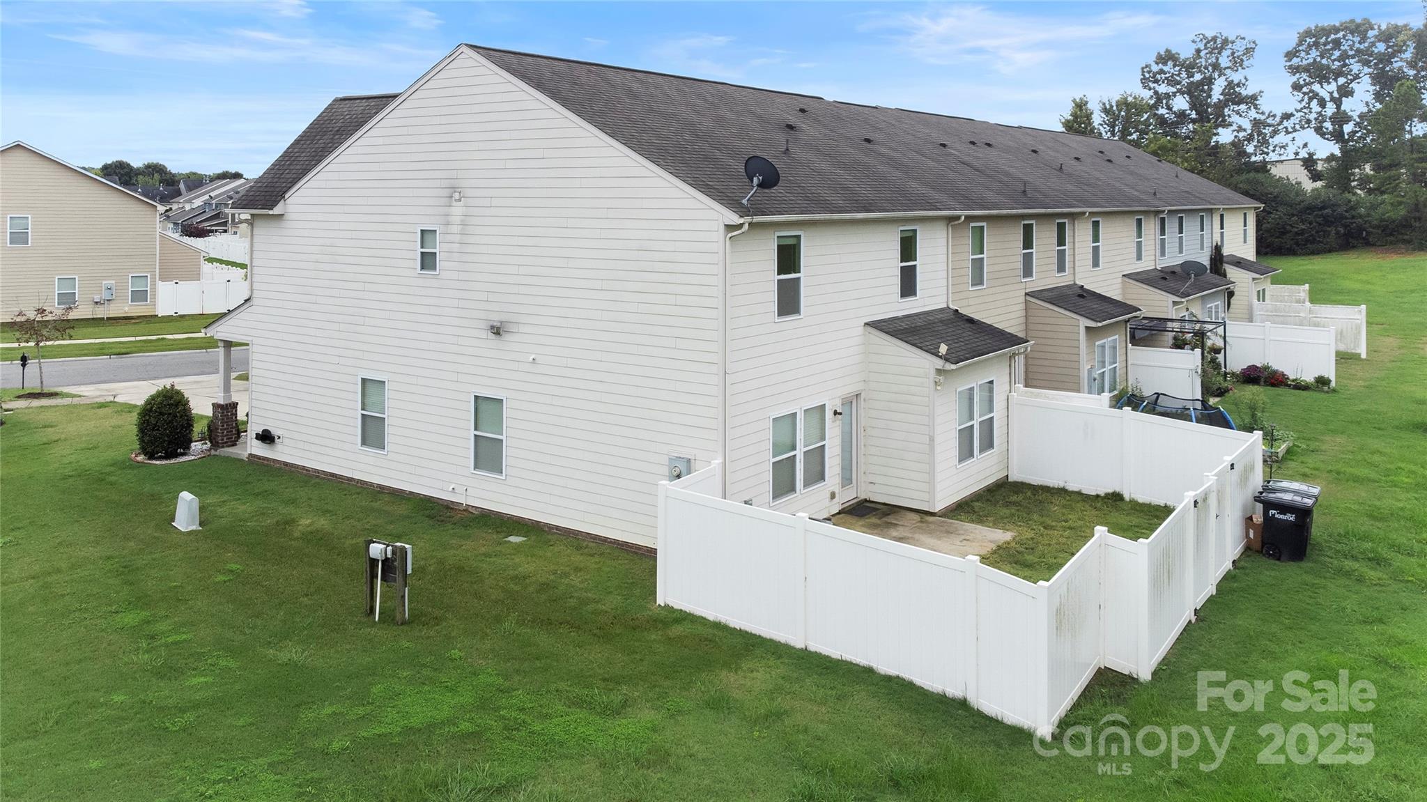 4720 Tradd Circle Property Photo 28