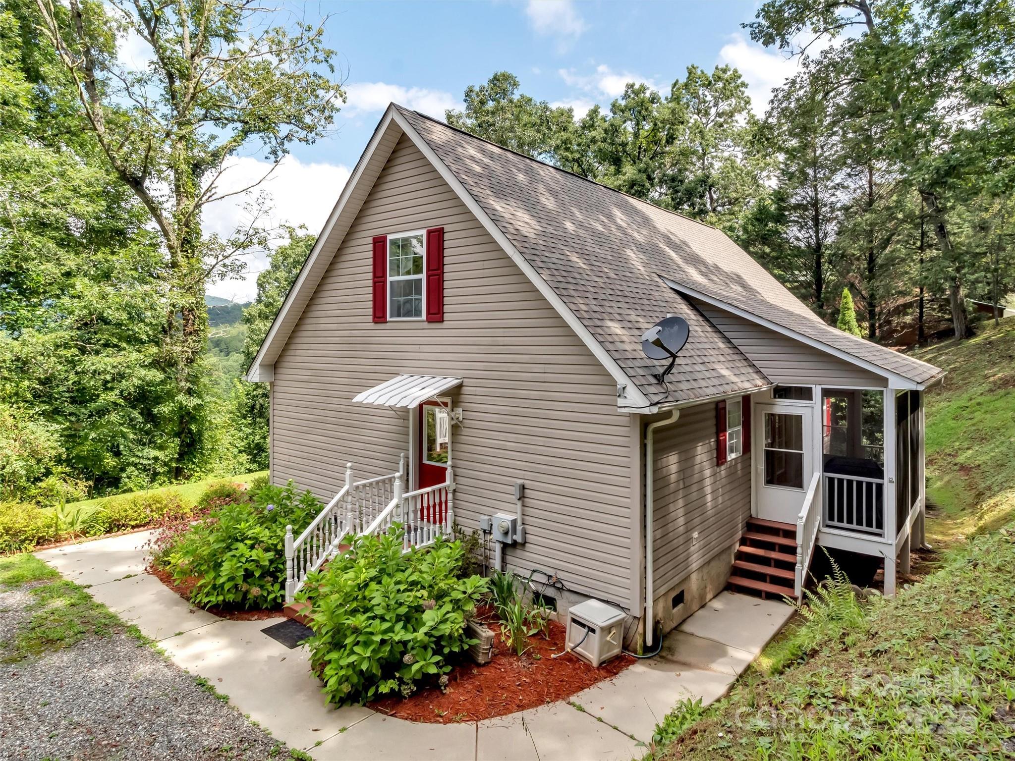 562 Beechwood Drive Property Photo 2