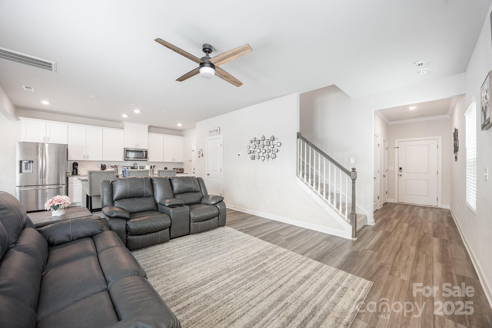 1019 Jeffery Dean Court Property Photo 2