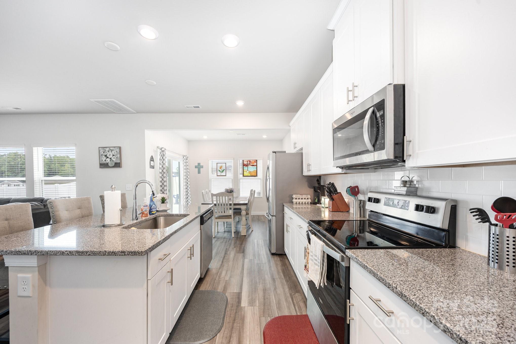 1019 Jeffery Dean Court Property Photo 4