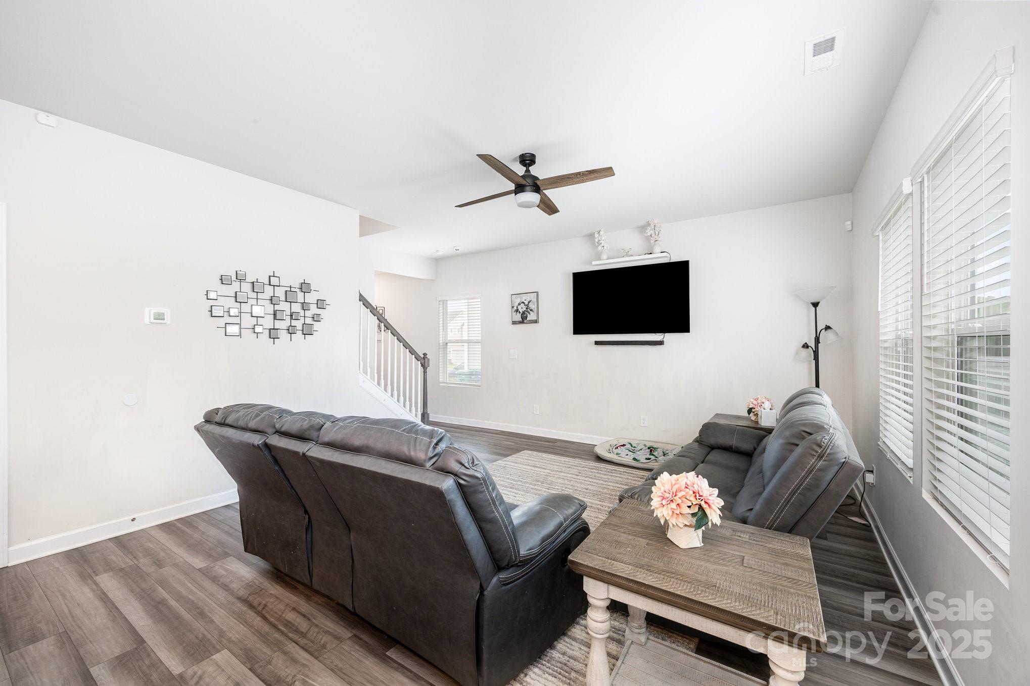 1019 Jeffery Dean Court Property Photo 10