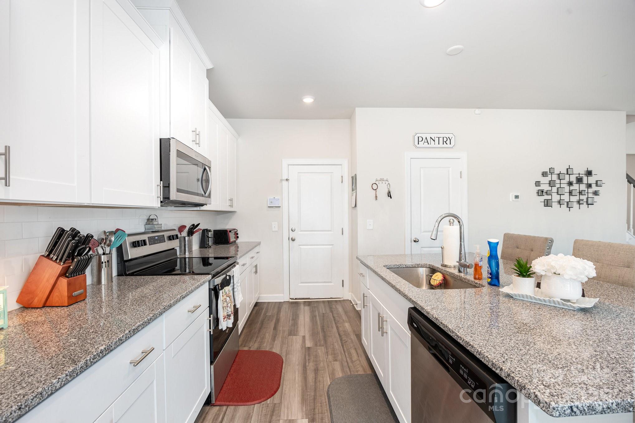 1019 Jeffery Dean Court Property Photo 13