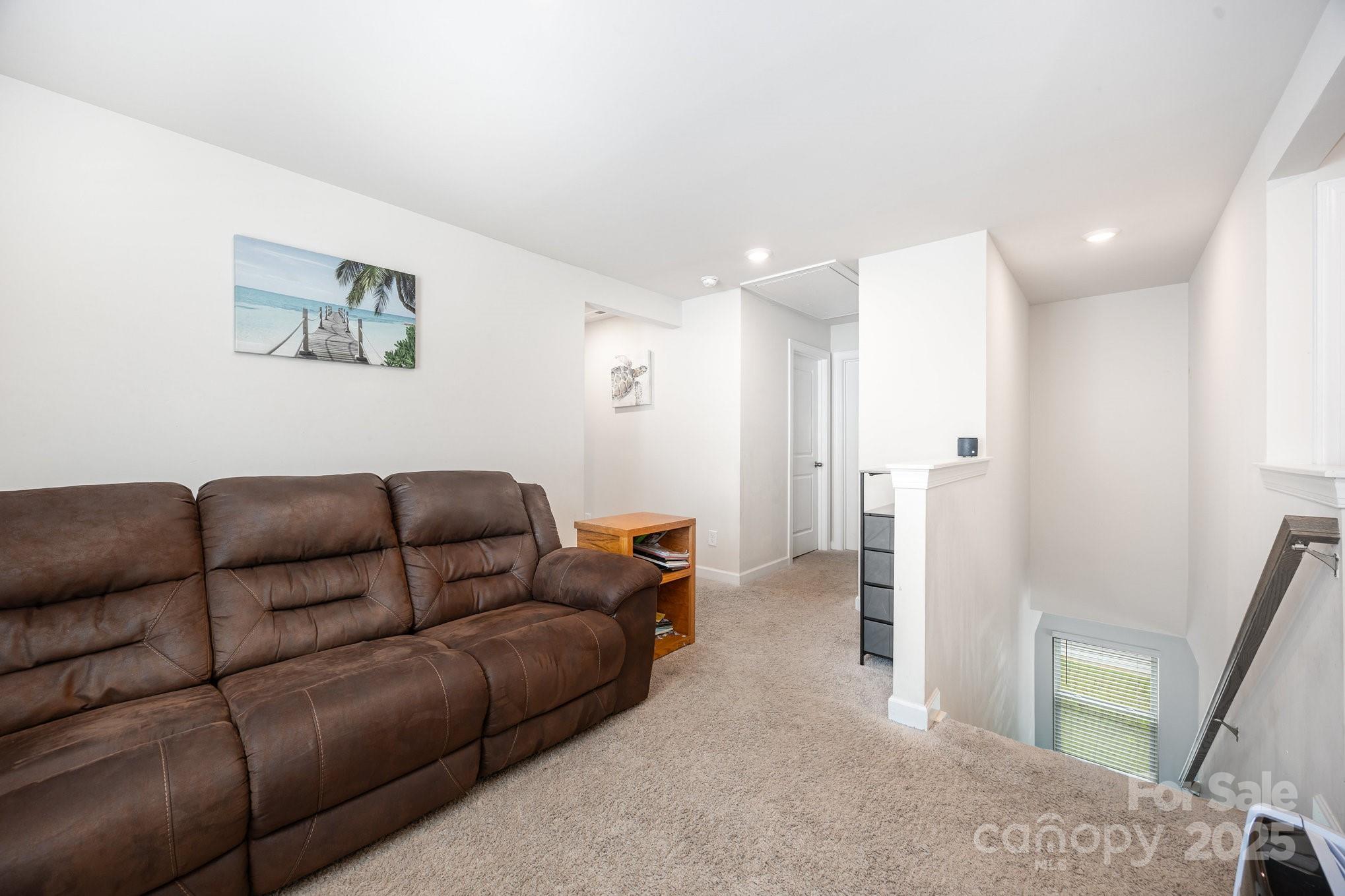 1019 Jeffery Dean Court Property Photo 24