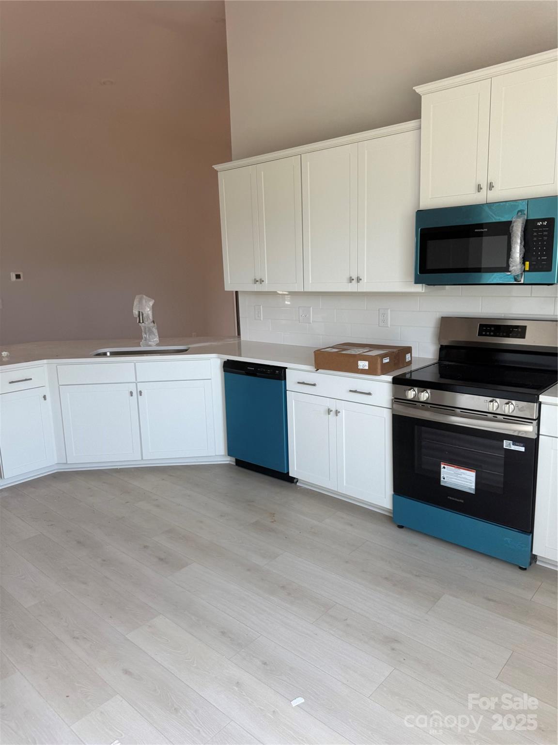 3934 Port Richmond Avenue 98 Property Photo 8