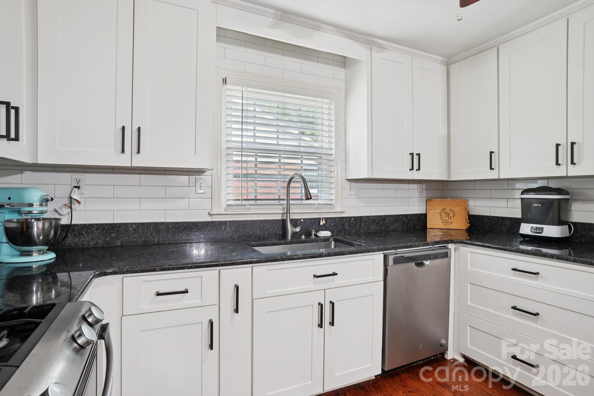 1527 Burnley Road Property Photo 8