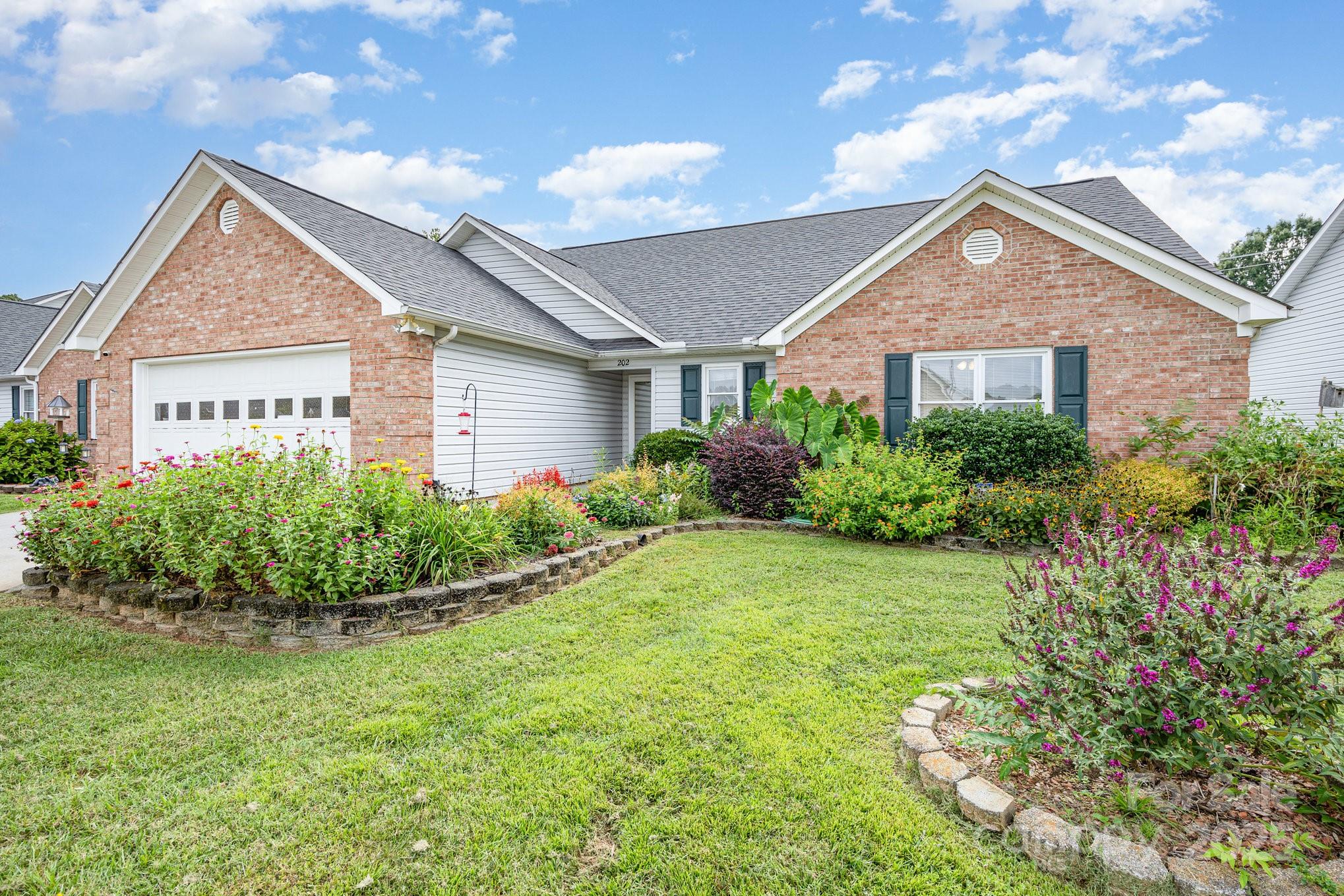 202 Hidden Creek Circle Property Photo 4