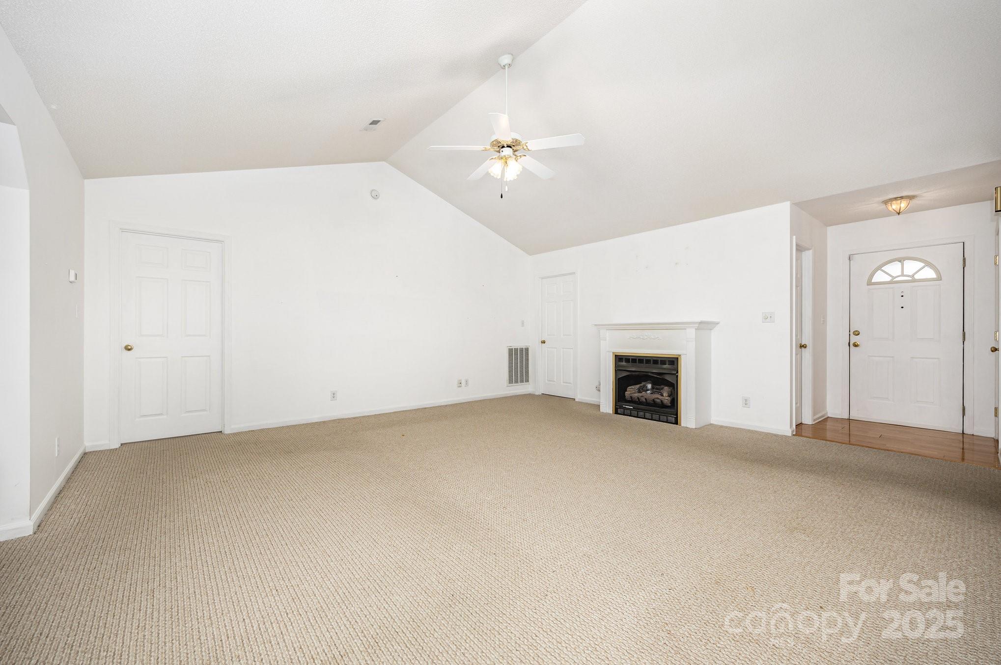 202 Hidden Creek Circle Property Photo 5