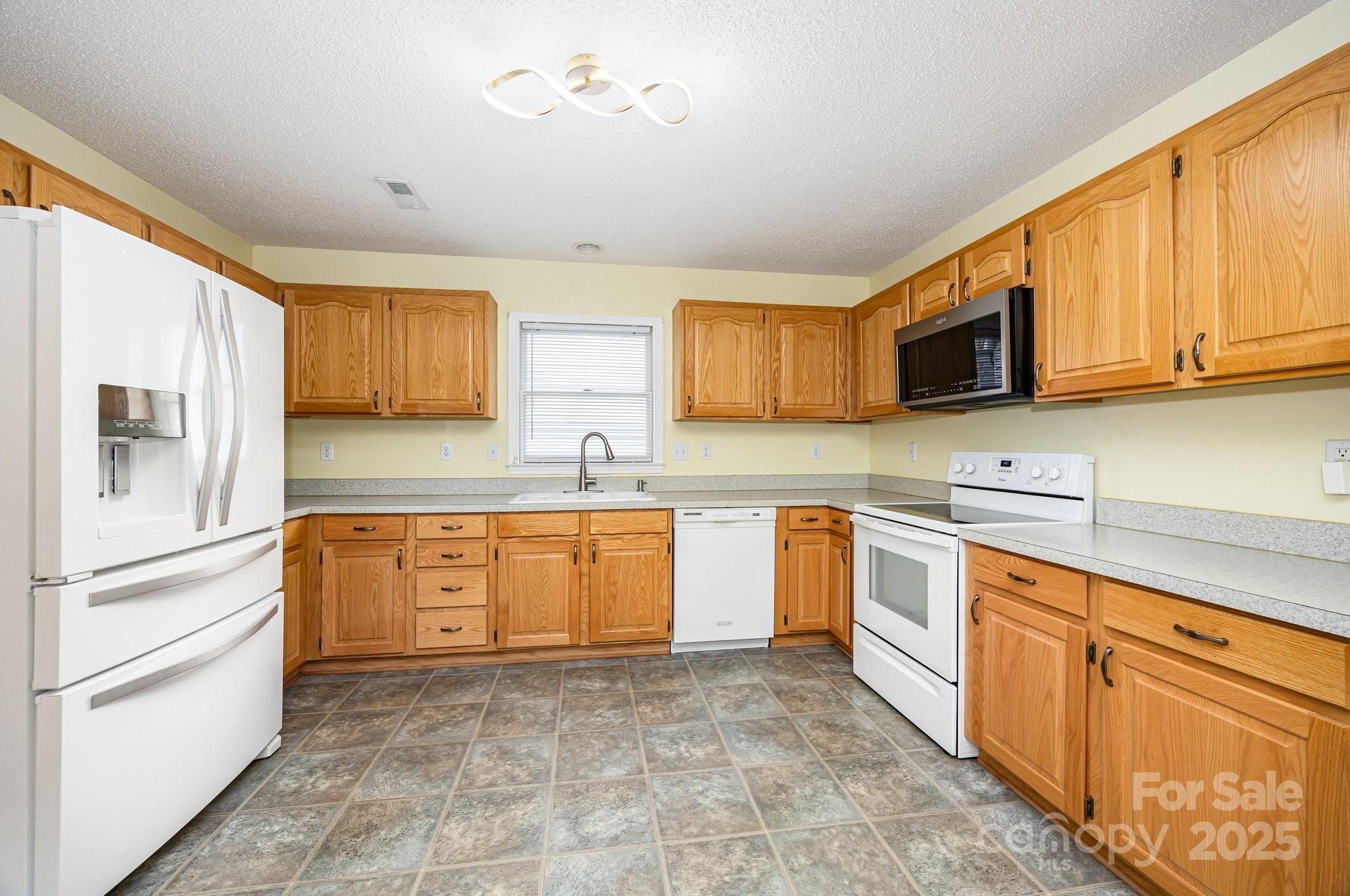 202 Hidden Creek Circle Property Photo 10